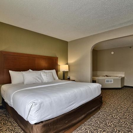 Clarion Inn & Suites - University Area Cortland Exterior foto